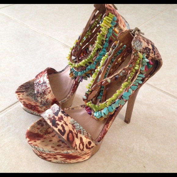 bebe heels size 6.