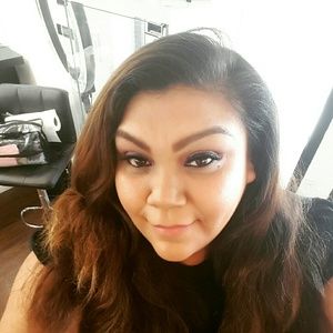 Meet your Posher, Llesenia