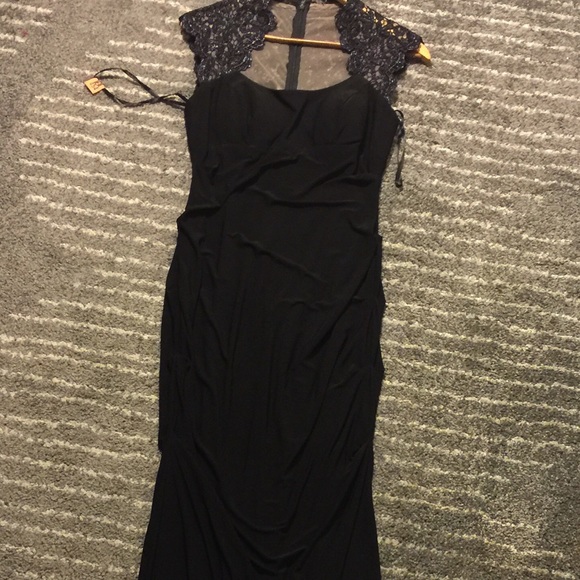 *SOLD* Elegant black gown.. - Picture 2 of 4