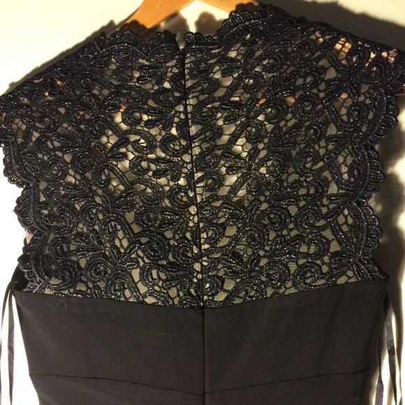 *SOLD* Elegant black gown.. - Picture 3 of 4