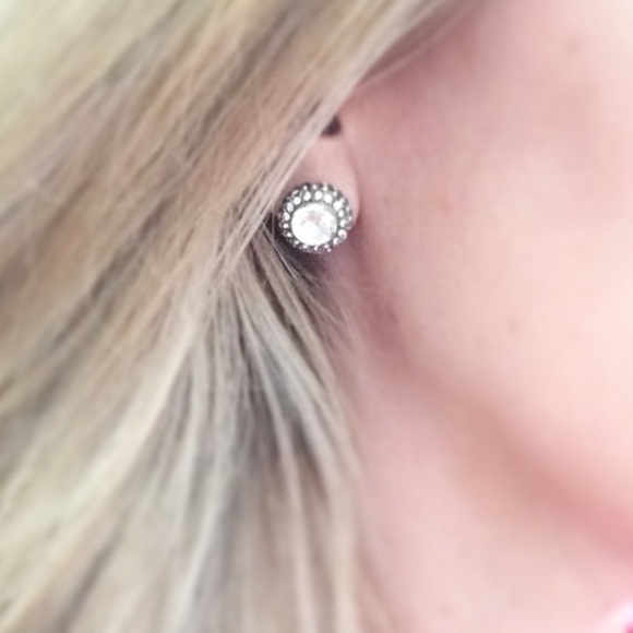 🆕 Statement Earrings - Picture 3 of 3