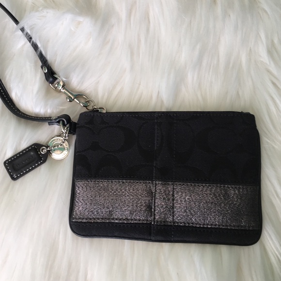 Coach Handbags - Coach wristlet