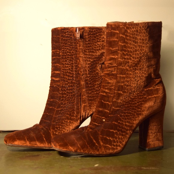 Vanessa Noel vintage boots