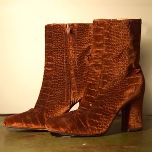 Vanessa Noel vintage boots