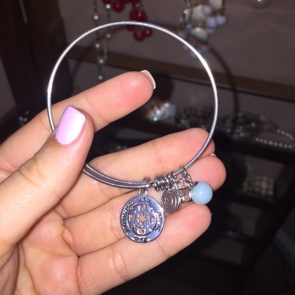 Expandable Bangle