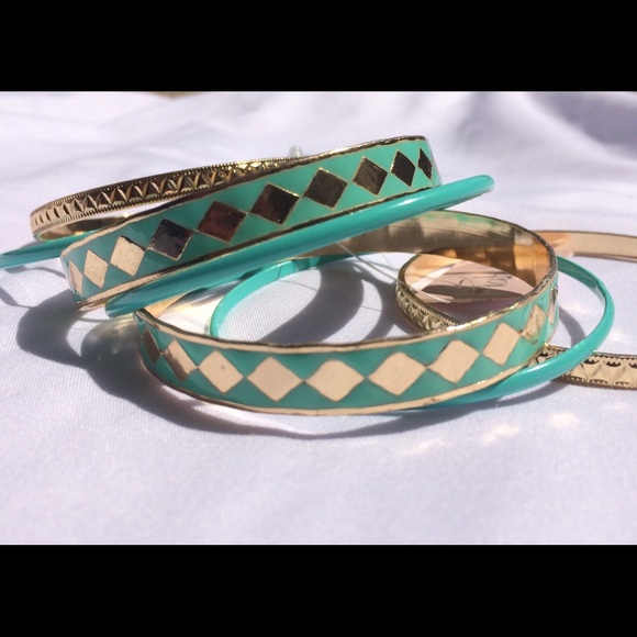 Jewelry - Seafoam green bangle bracelets