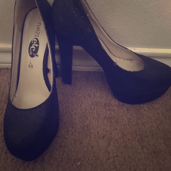 Black glitter pumps