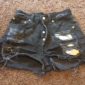 High wasted black Levi shorts 26