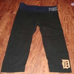 small vs pink tigers cropped yoga pants