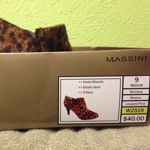 Dress shootie size 9. worn one time for a party.