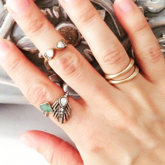 ⚠️ FLASHSALE 🆕 Statement Ring - Picture 2 of 4