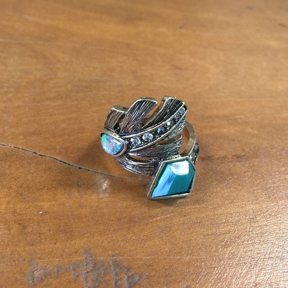 ⚠️ FLASHSALE 🆕 Statement Ring - Picture 4 of 4