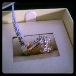 Woman's cubic zirconia wedding band size 5