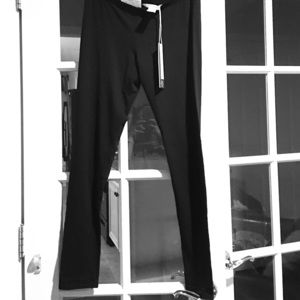 Black knit legging
