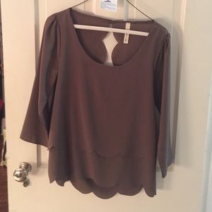 Scalloped shirt with open back