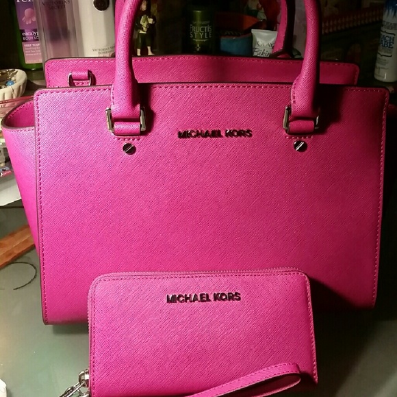 Michael Kors purse/matching wallet