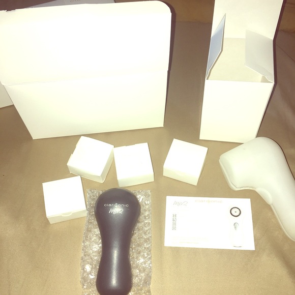 Clarisonic Mia 2 with 4 Brand New BrushHeads