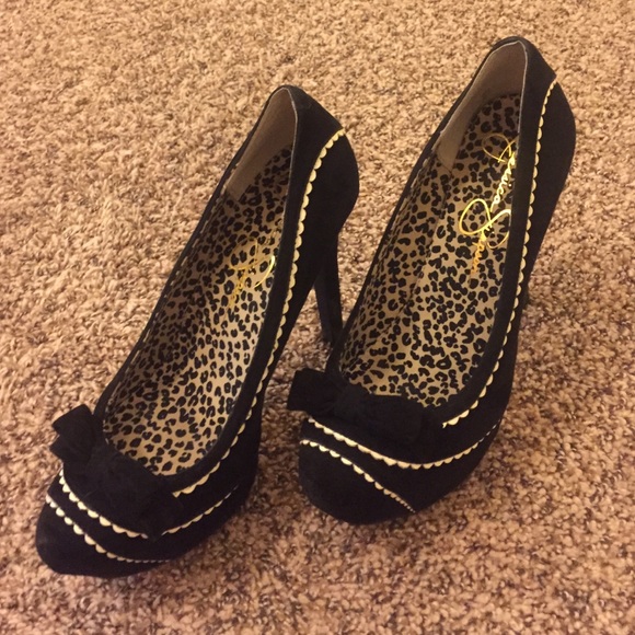 Jessica Simpson pumps