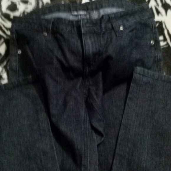 Size 7 jeans BOGO HALF OFF - Picture 1 of 4