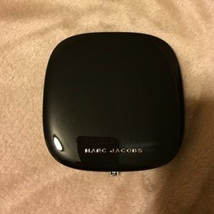 Marc Jacobs Light-Filtering Contour Powder.