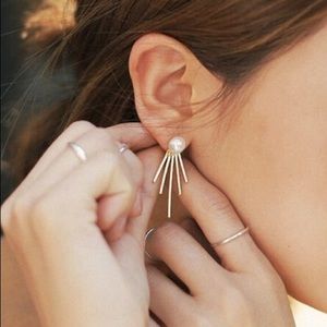 *FLASH SALE* Pearl blast ear jackets gold plated