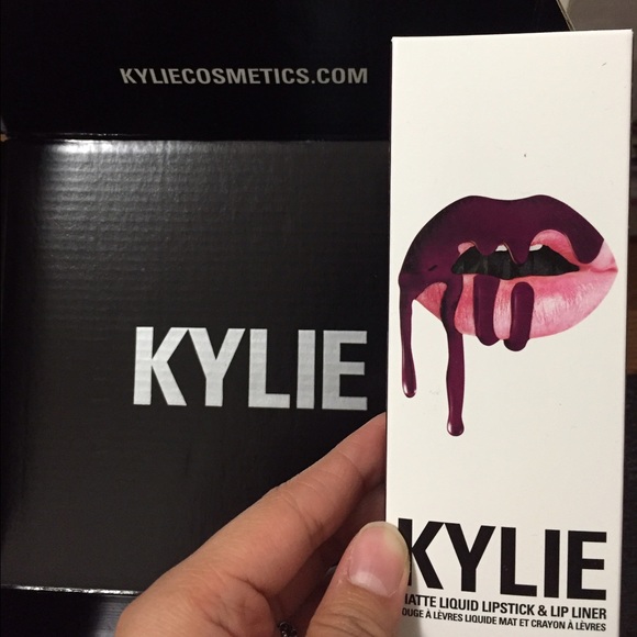 Kylie Lipkit - Picture 1 of 2