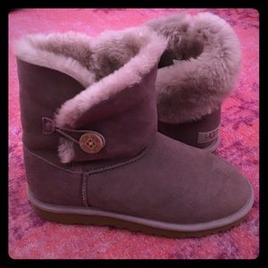 Bailey button uggs 💜