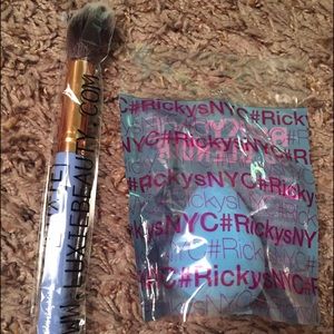 Highlighter brush and sponge applicator