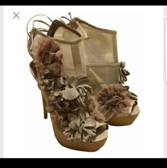 In Black SUPER cute brand new! Never Worn