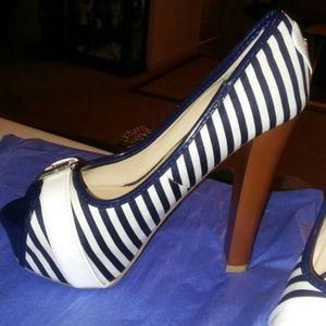 Stunning blue&white heels