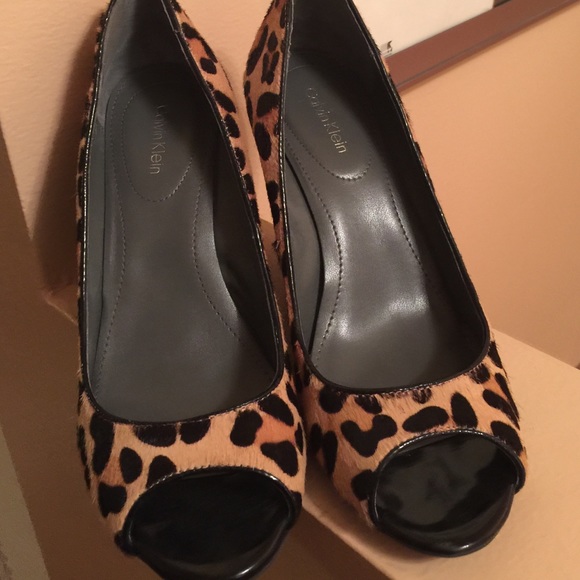 Calvin Klein Callie Hair Calf Patent PeepToe Wedge - Picture 3 of 4