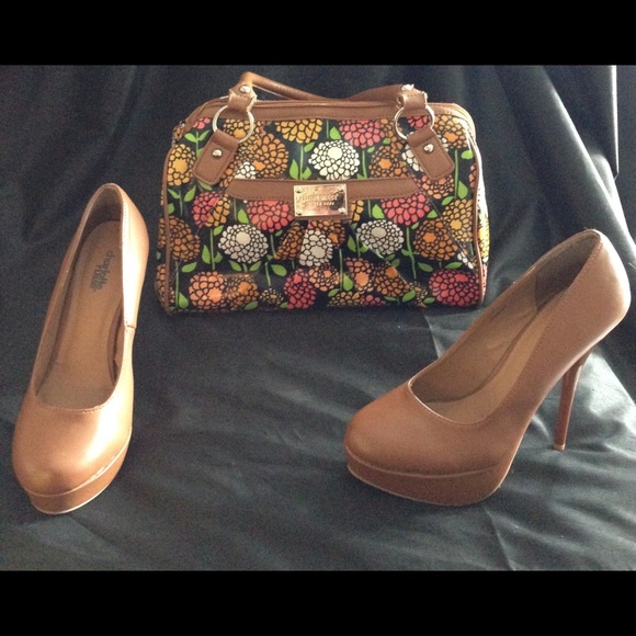 Beautiful black cognac and floral Nine West purse