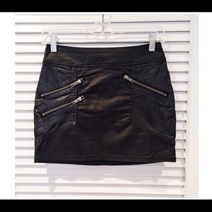 cruelty free. faux leather mini skirt.