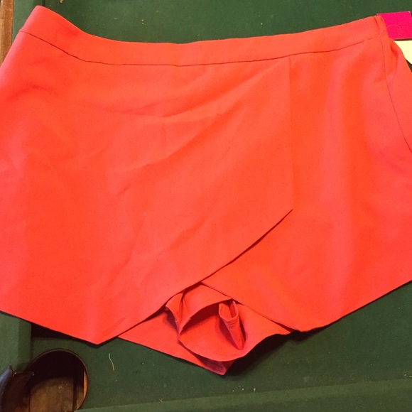 Coral Envelope front shorts