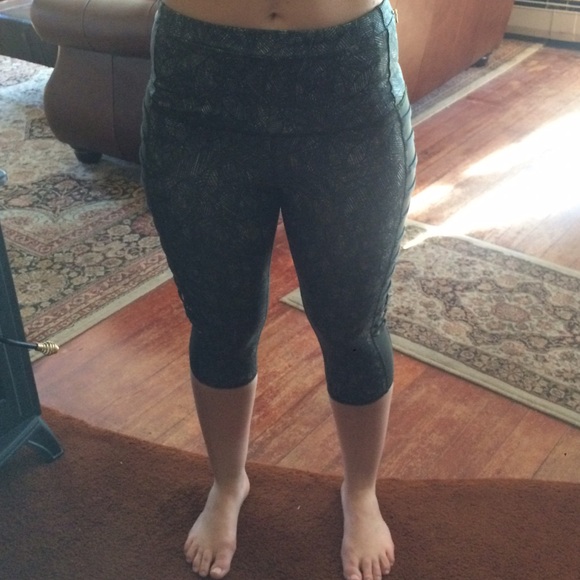 Lululemon Capri leggings - great quality! - Picture 4 of 4