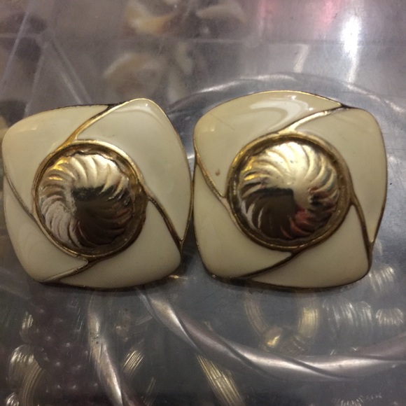 Old fashion earring
