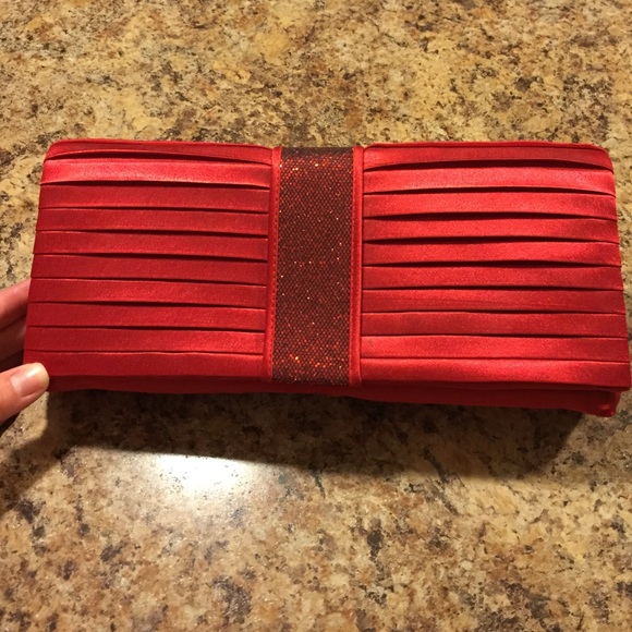 Red clutch