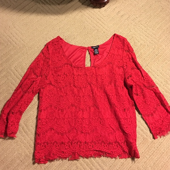 Red quarter sleeve blouse