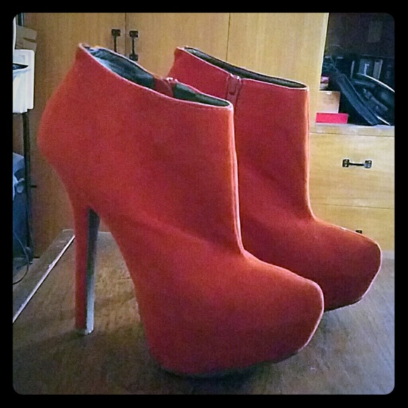 Dollhouse Sueded Booties