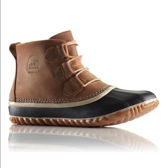 Sorel short boots