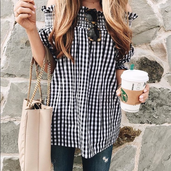 the best off the shoulder gingham top! worn once!