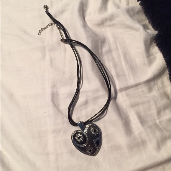 Black heart choker