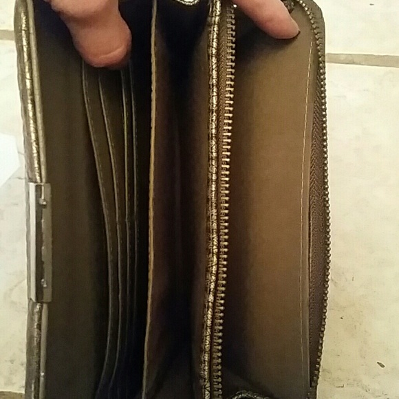 Bundle of gold clutches! - Picture 3 of 4