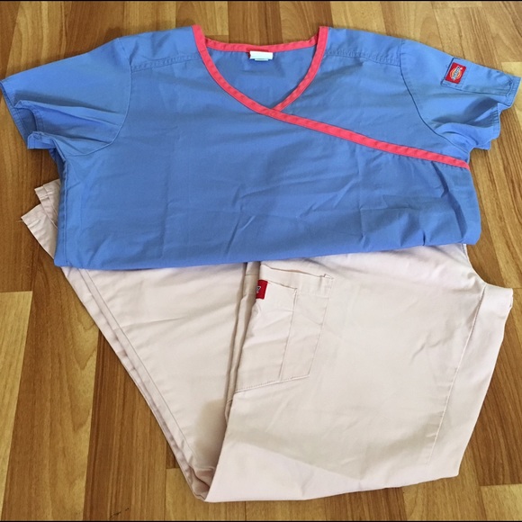 ✨SALE✨Dickies scrub top