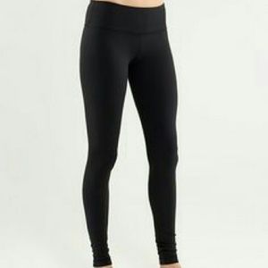 Black lulu lemon leggings