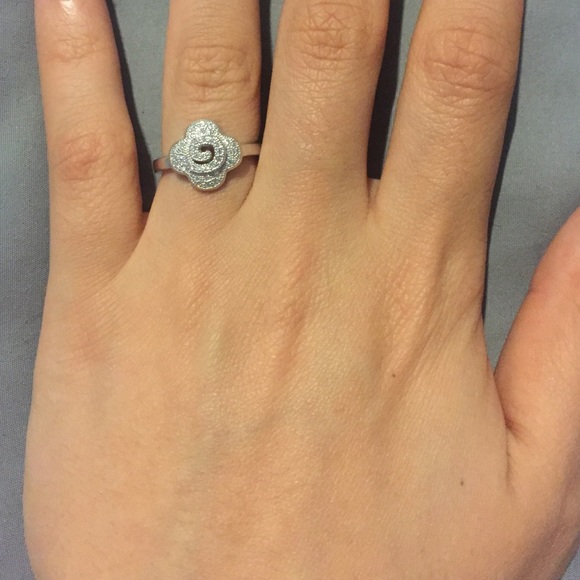 Silver Flower Ring - Picture 2 of 3