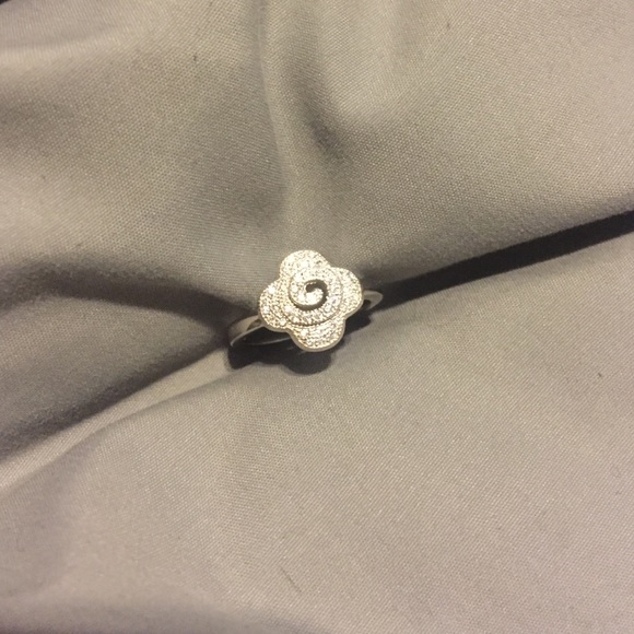 Silver Flower Ring - Picture 3 of 3