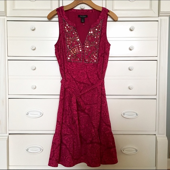 White House Black Market Dresses & Skirts - White House Black Market magenta beaded dress