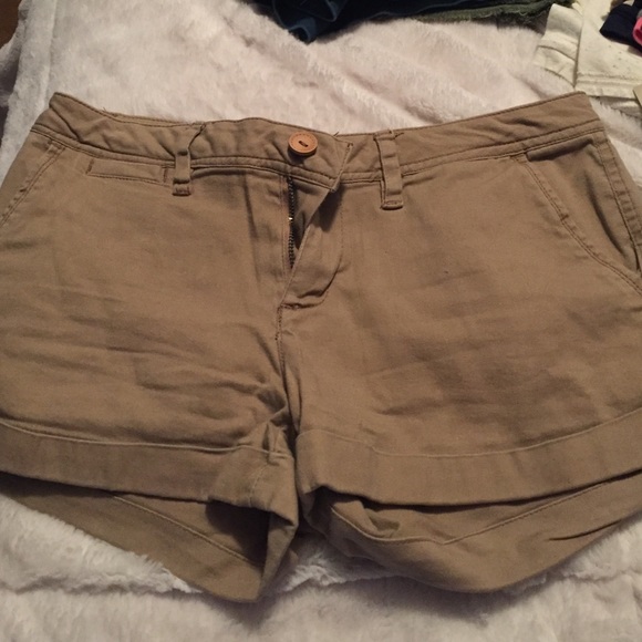 0P khaki shorts