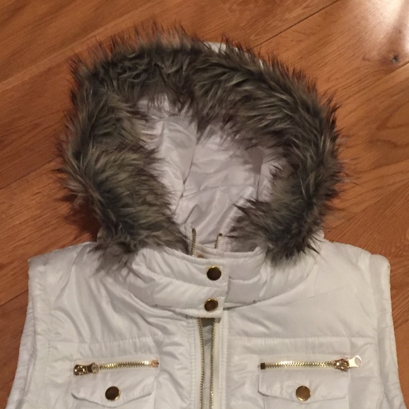 White vest with faux fur lines hood